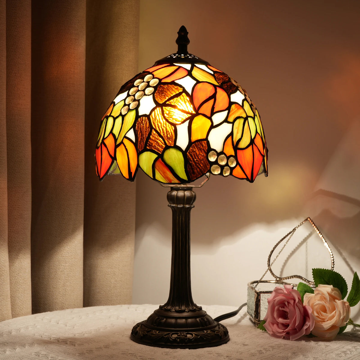 Lampe style Tiffany Érable allumée, photo produit