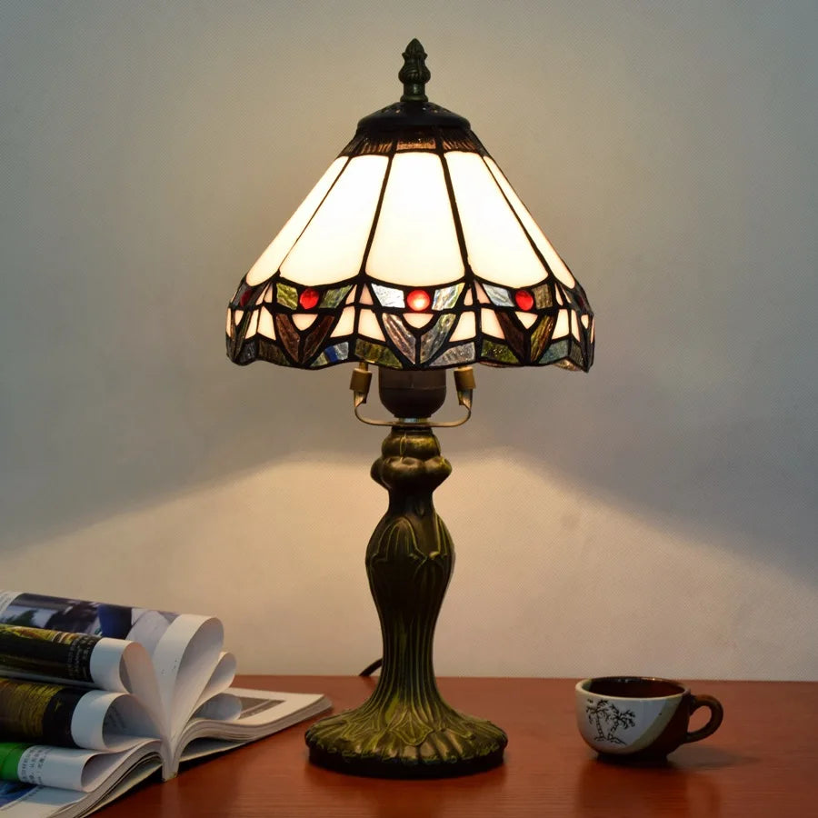 Lampe style Tiffany Héloïse allumée, photo produit