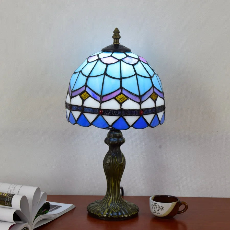 Lampe style Tiffany Azur allumée, photo produit