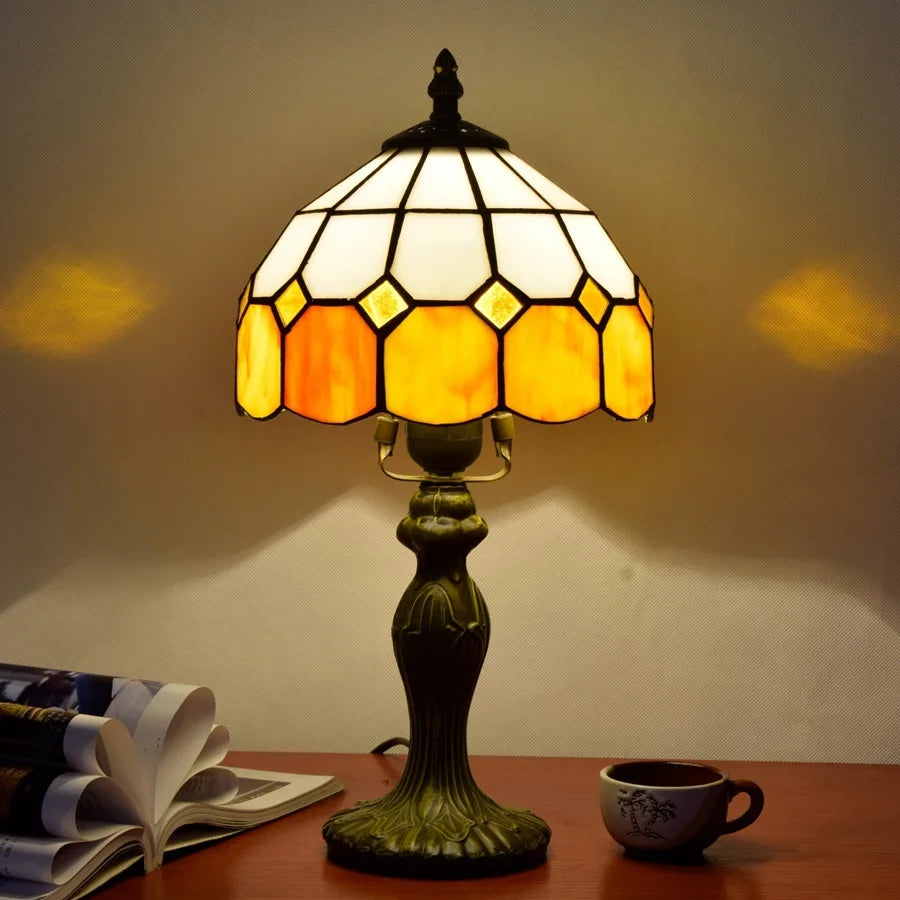 Lampe style Tiffany Miel allumée, photo produit