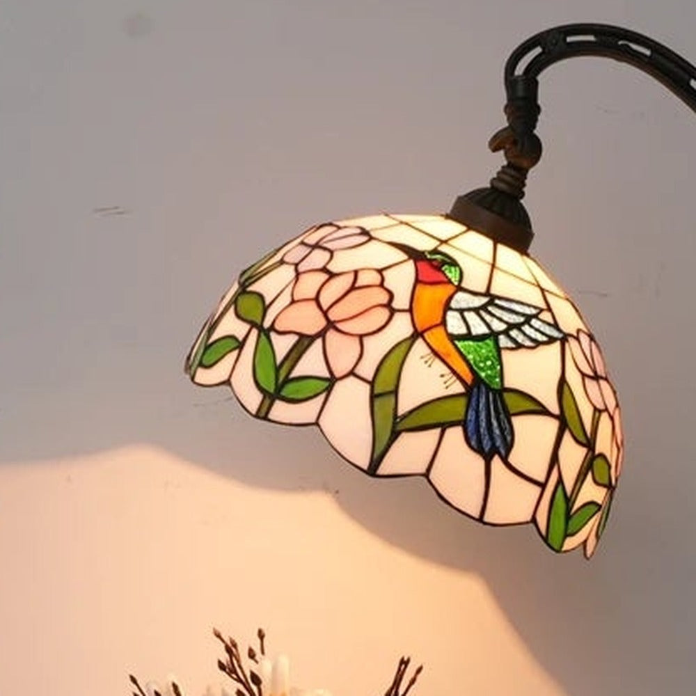 Détail du vitrail du lampadaire style Tiffany Colibri