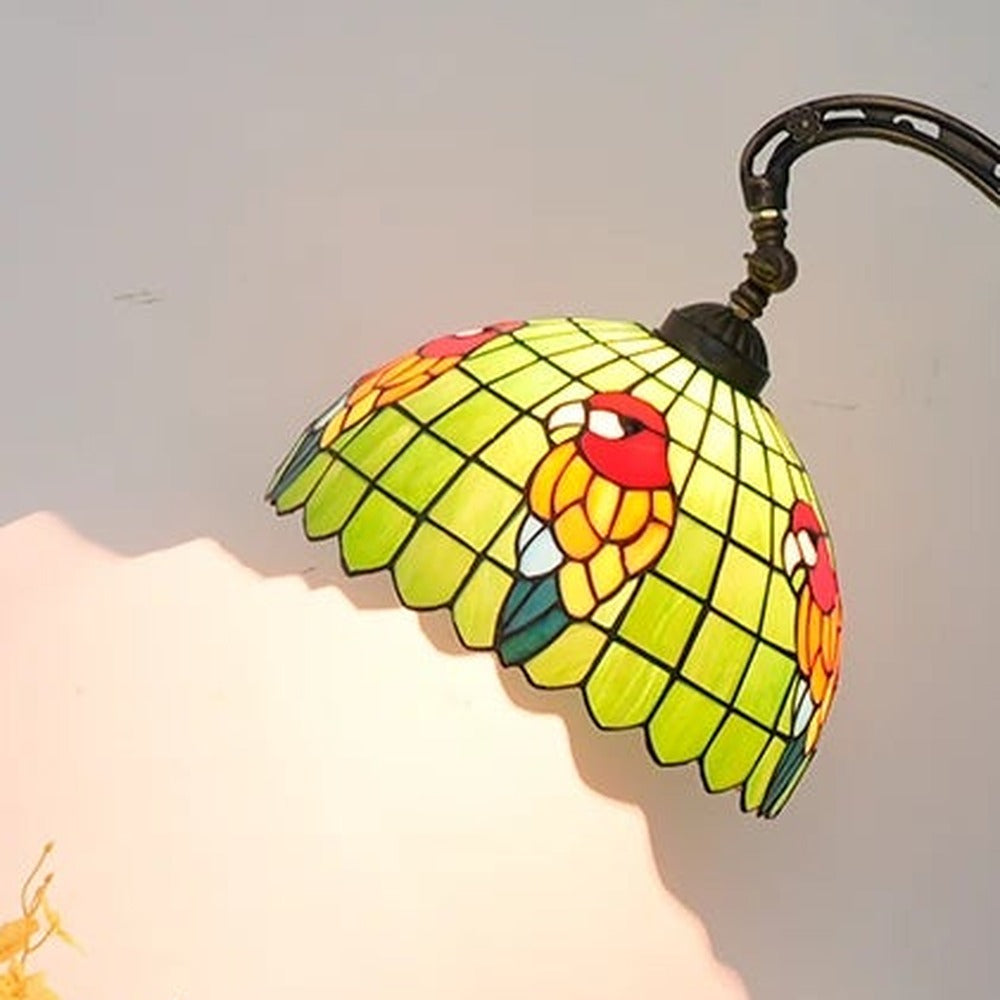 Détail du vitrail du lampadaire style Tiffany Perroquet