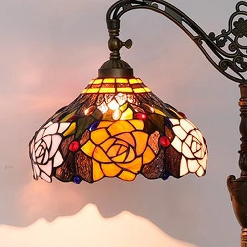 Détail du vitrail du lampadaire style Tiffany Rose ambrée