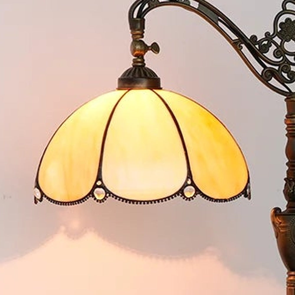 Détail du vitrail du lampadaire style Tiffany Tulipe