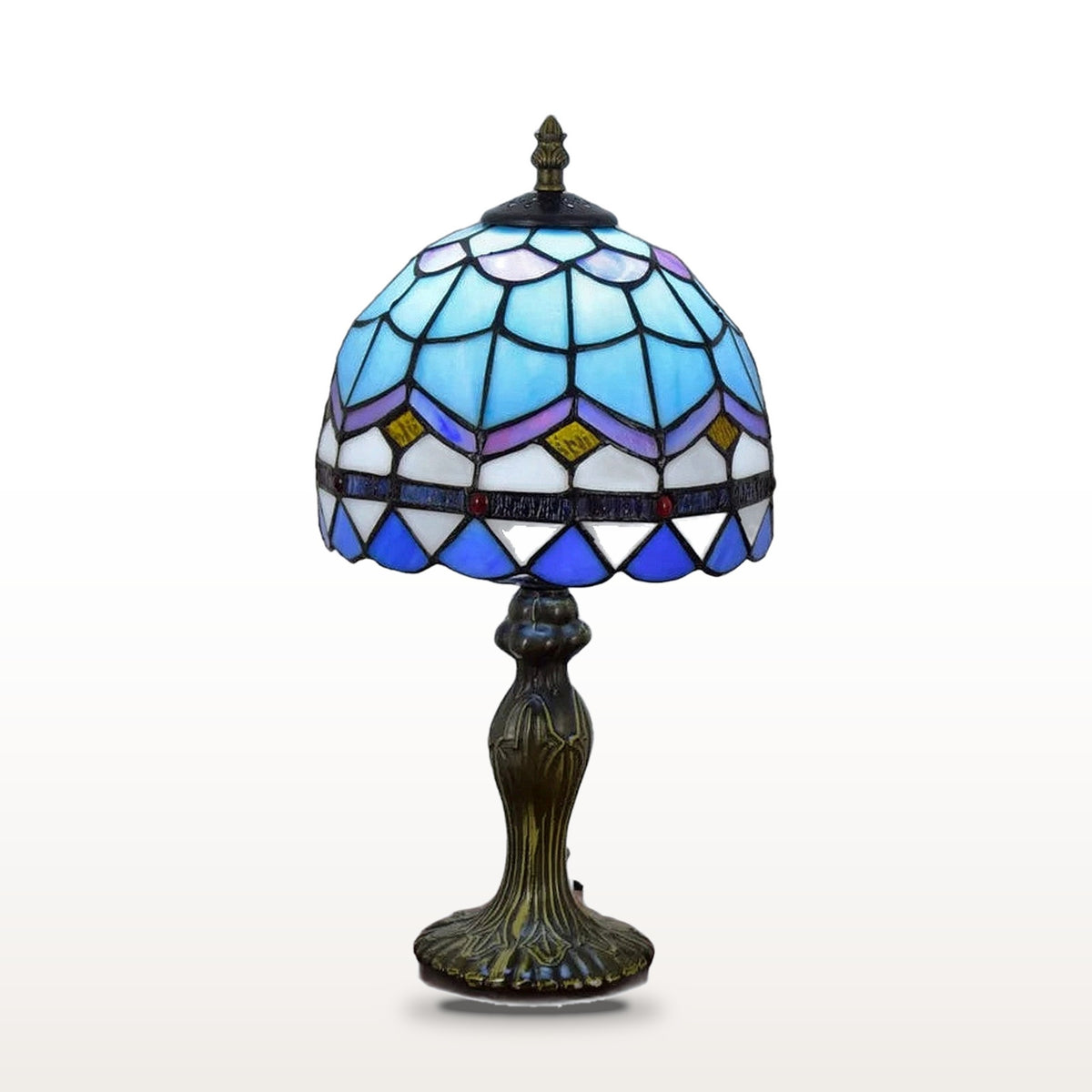 Lampe style Tiffany Azur, vitrail sur fond blanc