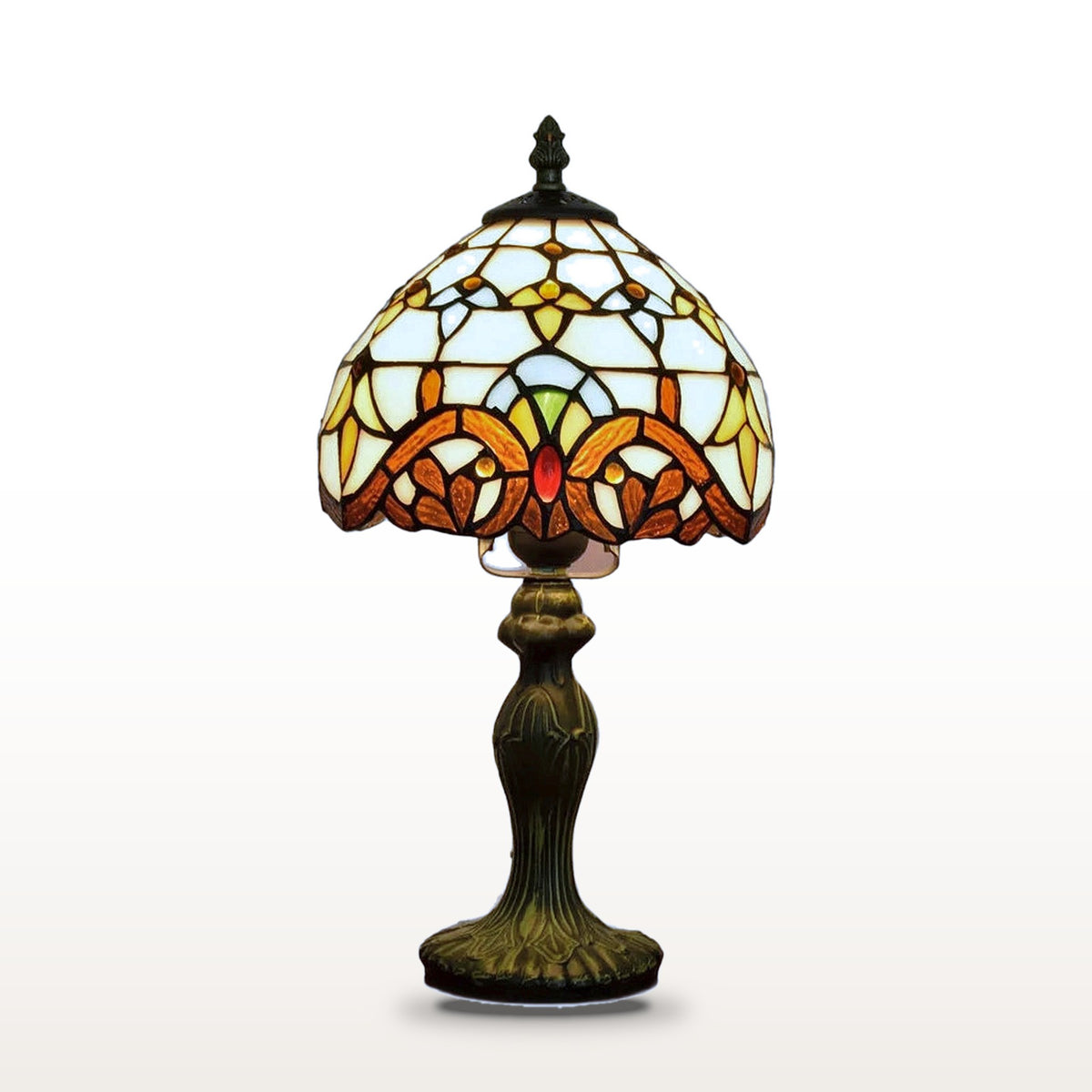 Lampe style Tiffany Baroque, vitrail sur fond blanc