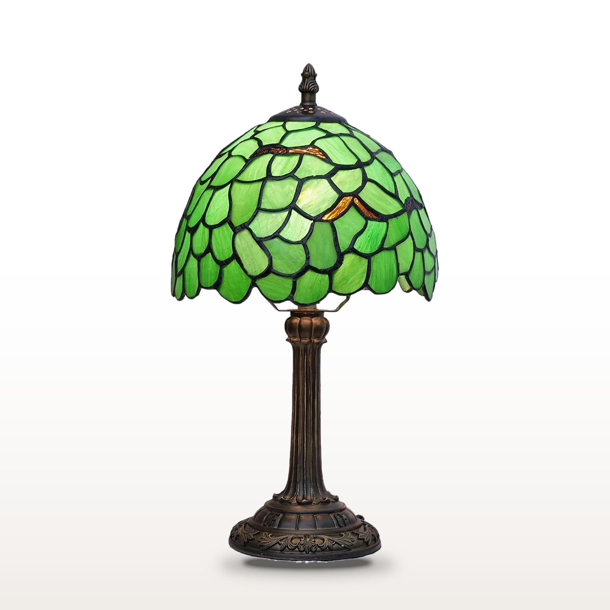 Lampe style Tiffany Feuillage, vitrail sur fond blanc