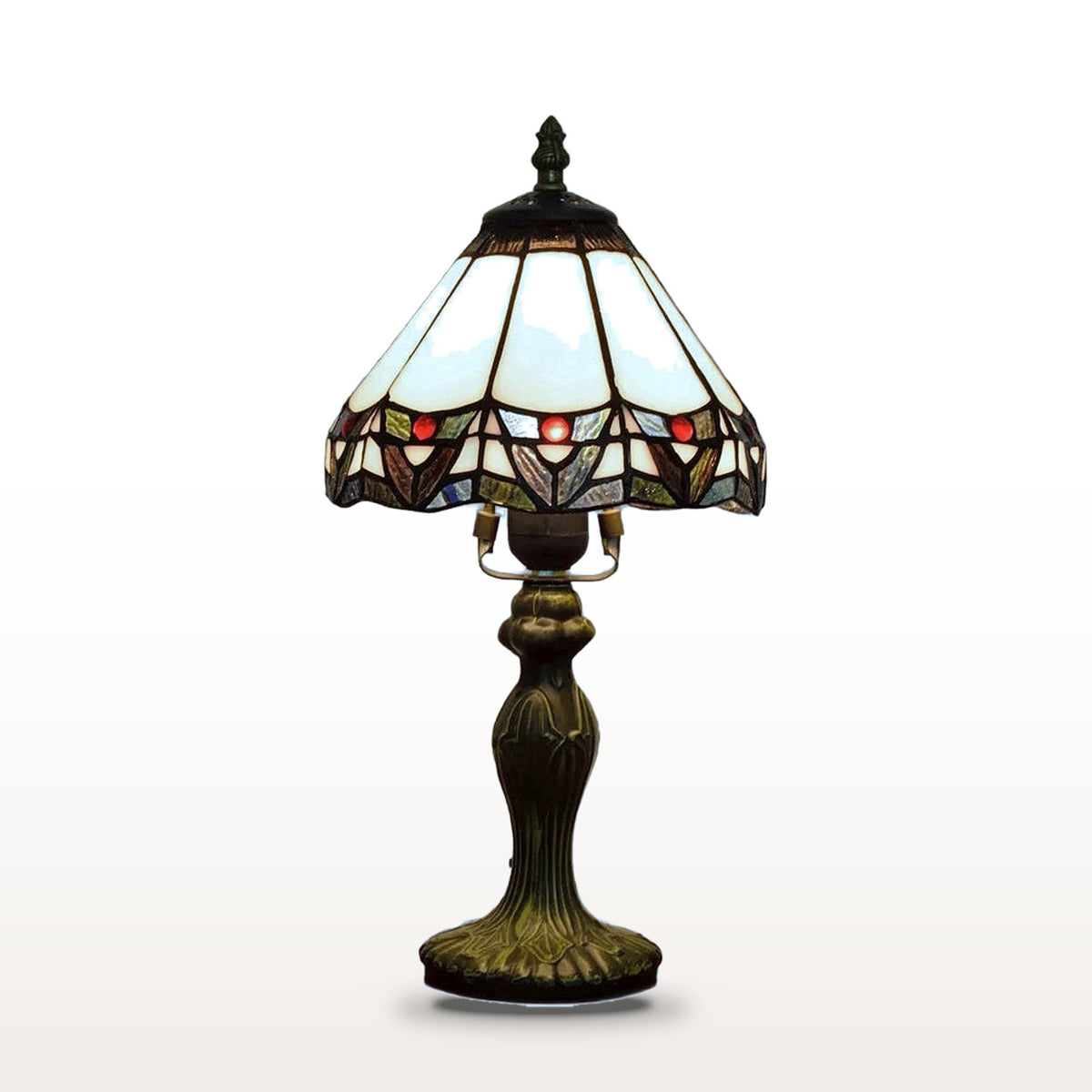Lampe style Tiffany Héloïse, vitrail sur fond blanc