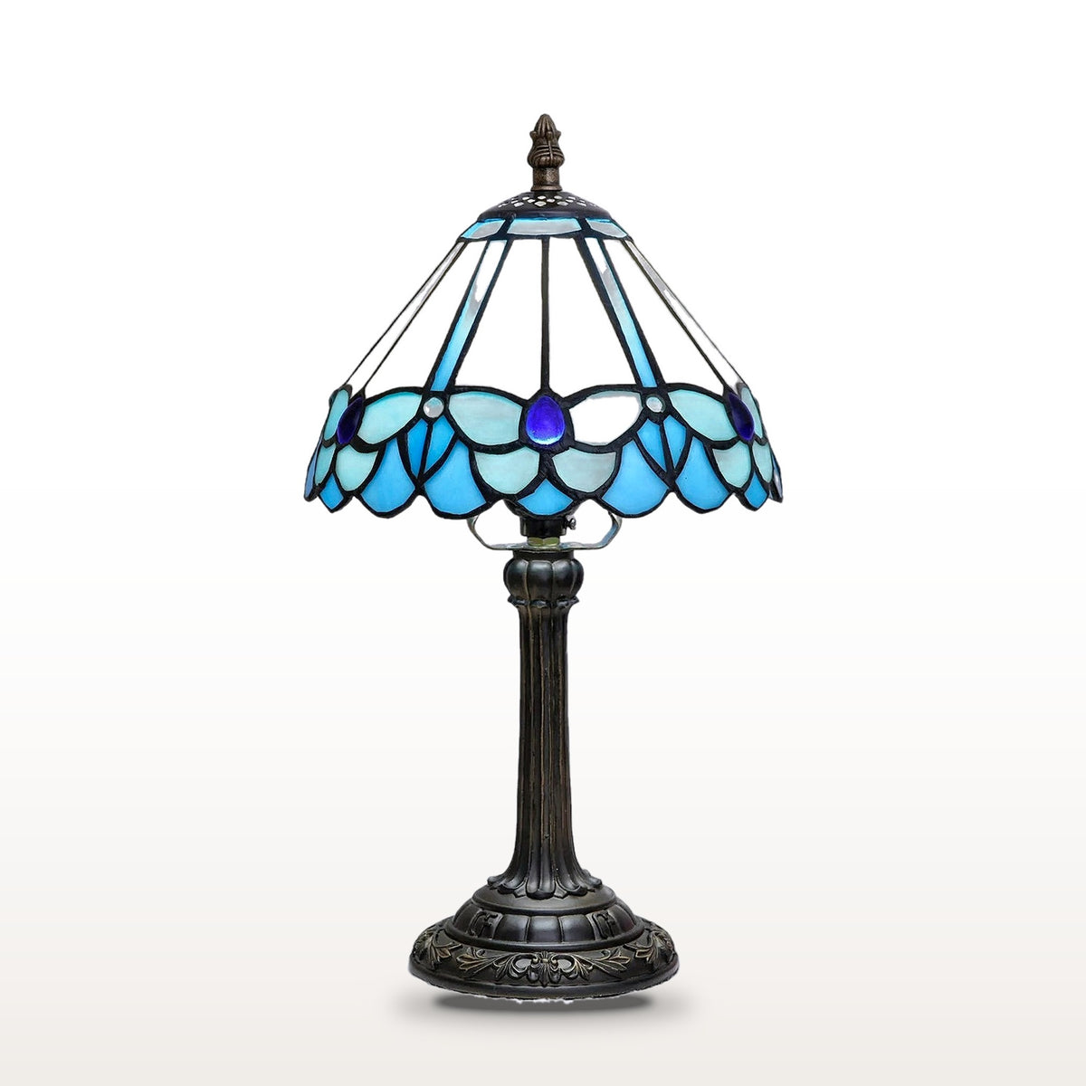 Lampe style Tiffany Lagon, vitrail sur fond blanc