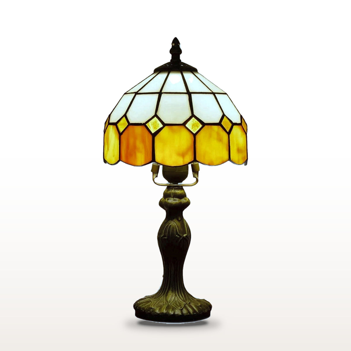 Lampe style Tiffany Miel, vitrail sur fond blanc