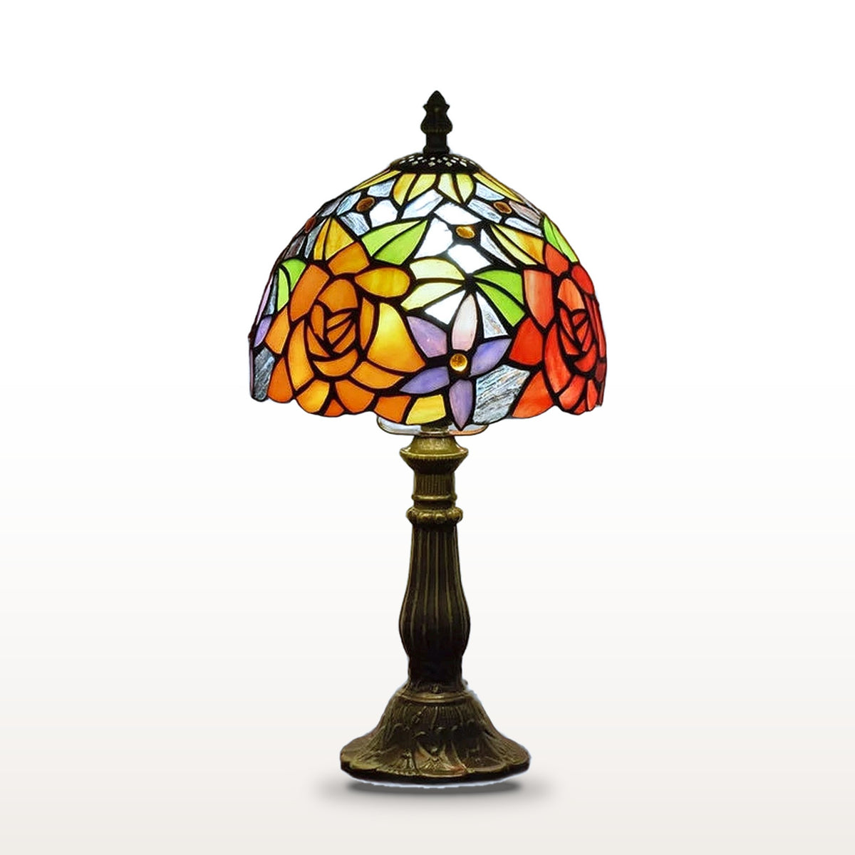 Lampe style Tiffany Roseraie, vitrail sur fond blanc
